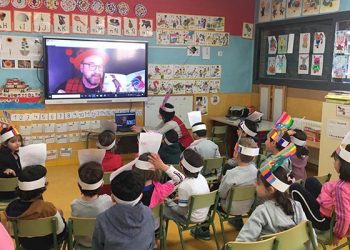 La distancia no impide el éxito de los «encuentros de autor» con estudiantes de los colegios de Cabanillas