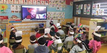 La distancia no impide el éxito de los «encuentros de autor» con estudiantes de los colegios de Cabanillas