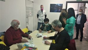 La edil Esther Barrios pone en valor la atención integral que ofrece la Asociación Parkinson Cuenca