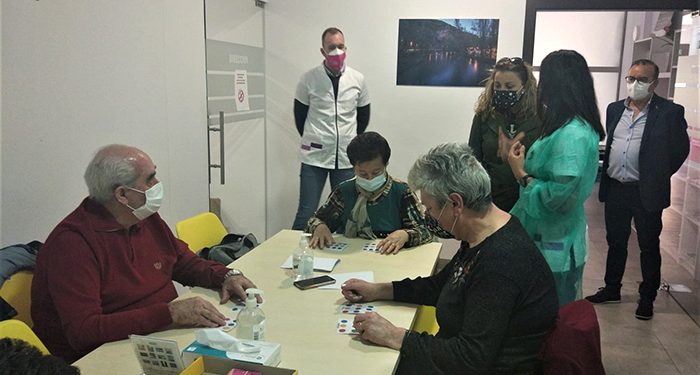 La edil Esther Barrios pone en valor la atención integral que ofrece la Asociación Parkinson Cuenca