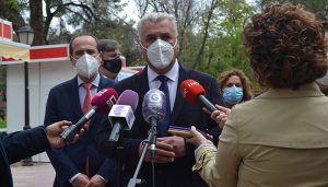 La Escuela de Folklore de la Diputación de Guadalajara retoma sus demostraciones de artesanía en público