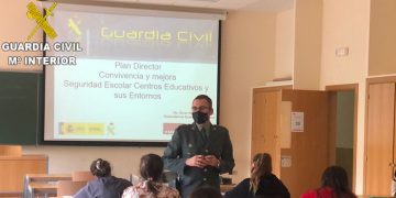 La Guardia Civil da a conocer el Plan Director a alumnos universitarios de la Facultad de Educación de Cuenca