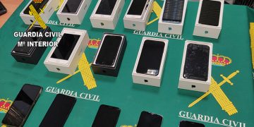 La Guardia Civil detiene en Azuqueca de Henares a dos personas por hurto de móviles de alta gama en una empresa de logística