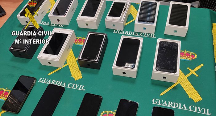 La Guardia Civil detiene en Azuqueca de Henares a dos personas por hurto de móviles de alta gama en una empresa de logística