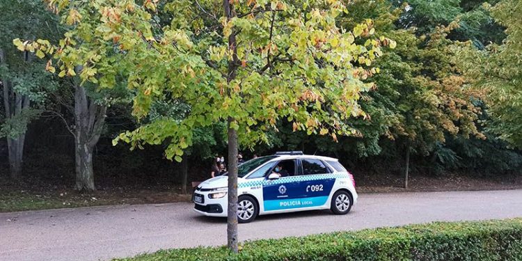 La Policía Local de Guadalajara detiene’ in fraganti’ a tres varones tras sustraer más de 11.000 euros del interior de un vehículo 1 La Policía Local de Guadalajara impone 34 denuncias en la semana del 19 al 25 de abril por incumplimiento de las medidas frente al COVID