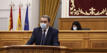 Las Cortes regionales reconocen los esfuerzos de profesionales, población y Gobierno regional durante el primer año de pandemia
