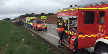 Los bomberos del Ayuntamiento de Cuenca intervienen en un accidente de tráfico en Arcas
