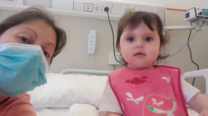  María Sheyla, una niña de Villaverde y Pasaconsol con epilepsia es curada gracias a una novedosa intervención con láser