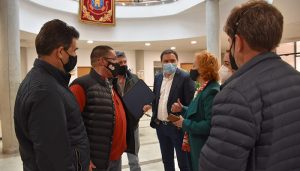 Martínez Chana anuncia en San Clemente la próxima firma de un convenio para ayudar a los regantes del Alto Guadiana