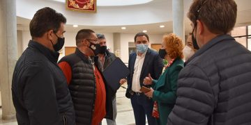 Martínez Chana anuncia en San Clemente la próxima firma de un convenio para ayudar a los regantes del Alto Guadiana