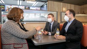 Page anuncia que la próxima semana se inocularán 20.000 vacunas al día en Castilla-La Mancha