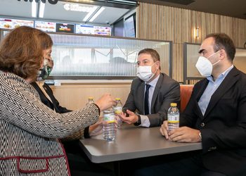 Page anuncia que la próxima semana se inocularán 20.000 vacunas al día en Castilla-La Mancha