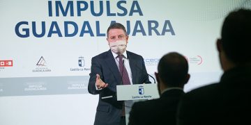 Page avanza 100.000 vacunaciones para la próxima semana y la inmunización de la población mayor de 60 años “a mitad de junio”