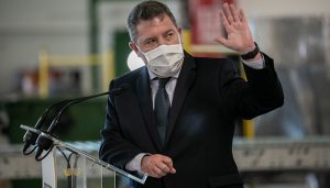 Page se muestra confiado en que en julio el proceso de vacunación entre los mayores de 50 años esté muy avanzado