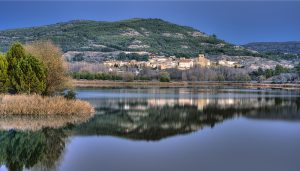 Pareja proyecta un campo de golf