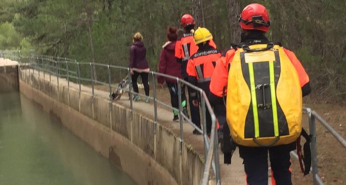 Rescatados tres senderistas atrapados en un barranco en Uña