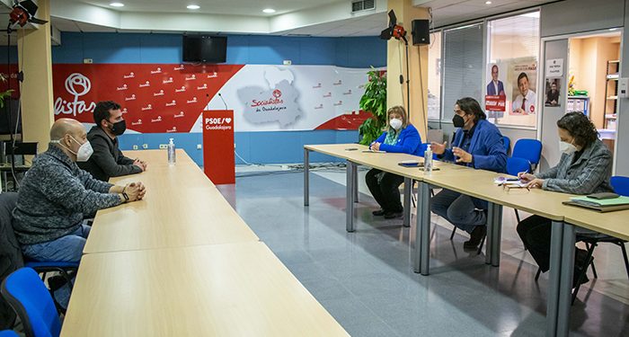 Reunión entre representantes socialistas en el Congreso y el Senado con los nuevos dirigentes sindicales de UGT y CCOO en Guadalajara
