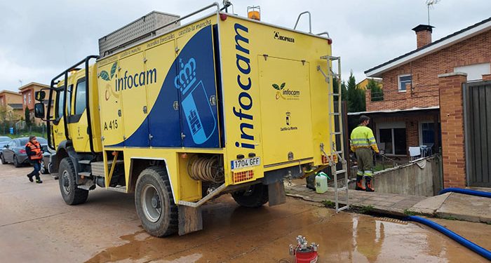 Robles se desplaza a El Casar para conocer los efectos de las fuertes precipitaciones caídas anoche en el municipio 1 Robles se desplaza a El Casar para conocer los efectos de las fuertes precipitaciones caídas anoche en el municipio