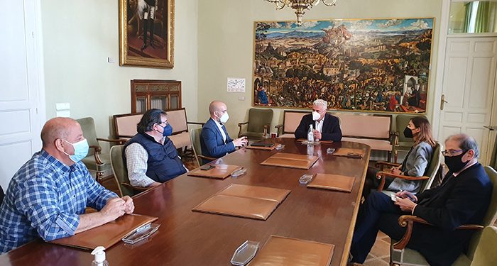 Vega se reúne con los colegios profesionales de Guadalajara