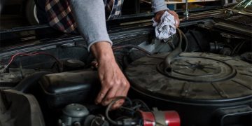 ¿Cómo comprar recambios económicos para reparar los coches