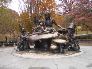 Guadalajara contará con una réplica de la escultura ‘Alicia en el país de las maravillas’ de José de Creeft, instalada en Nueva York en 1959