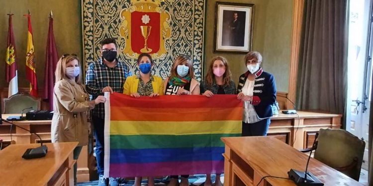 El Ayuntamiento de Cuenca se suma a la conmemoración del Día Internacional Contra la Homofobia, la Bifobia y la Transfobia
