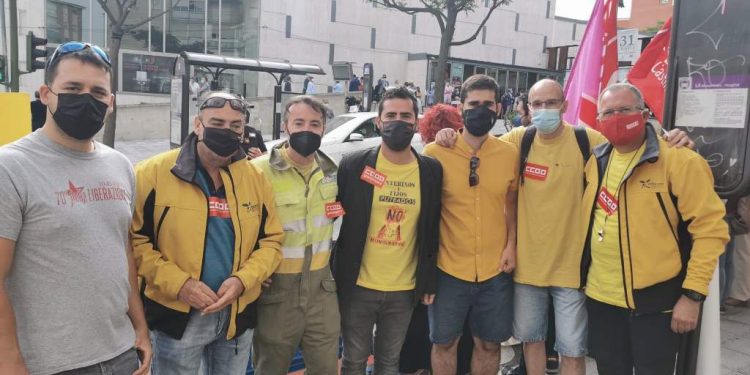 IU Guadalajara da “plantón” a Page y se suma a las movilizaciones del GEACAM en el día de Castilla – La Mancha