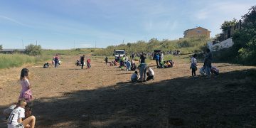 Casi medio millar de niñas y niños participan en Villanueva de la Torre en una campaña de reforestación organizada por el Ayuntamiento
