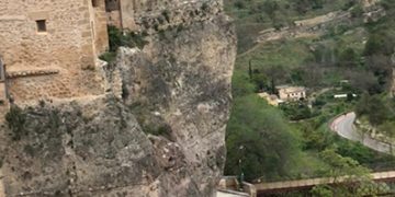 Ciudadanos exigirá la dimisión del Alcalde y de los concejales de Patrimonio, Obras y Urbanismo por el derrumbe de la calle de subida a las Casas Colgadas