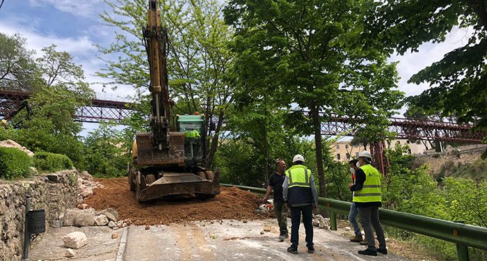 Comienzan las obras de limpieza, saneamiento y consolidación del muro de la calle Canónigos