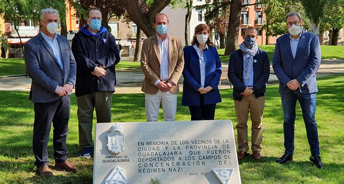 Diputación y Ayuntamiento de Guadalajara instalan en la Concordia un monolito en homenaje a las víctimas del Holocausto