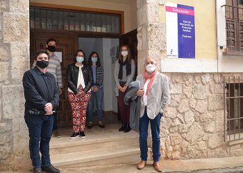 El delegado de Educación felicita a docentes y alumnado del Aula de Personas Adultas de Pastrana por su trabajo a lo largo del curso