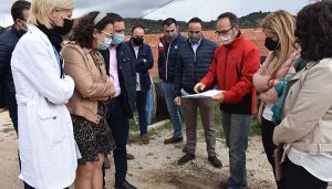El Gobierno regional colabora con el Ayuntamiento de Mira en el mantenimiento de la cubierta de la ludoteca