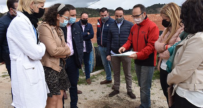 El Gobierno regional colabora con el Ayuntamiento de Mira en el mantenimiento de la cubierta de la ludoteca 1 El Gobierno regional colabora con el Ayuntamiento de Mira en el mantenimiento de la cubierta de la ludoteca