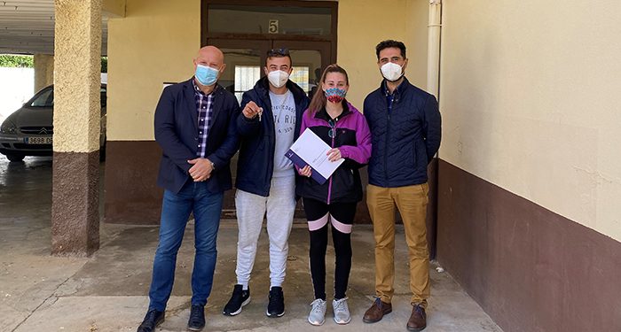 El Gobierno regional entrega una vivienda de protección oficial en régimen de alquiler en la localidad de Minglanilla 1 El Gobierno regional entrega una vivienda de protección oficial en régimen de alquiler en la localidad de Minglanilla