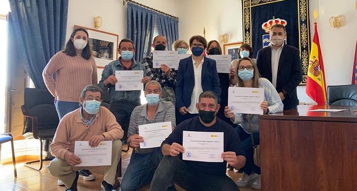 El Gobierno regional ha facilitado la contratación de diez personas en Vara del Rey a través del programa RECUAL 1 El Gobierno regional ha facilitado la contratación de diez personas en Vara del Rey a través del programa RECUAL