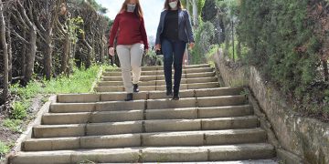 El Gobierno regional licita el arreglo de las escaleras de acceso al CEIP Santa Teresa de Cuenca