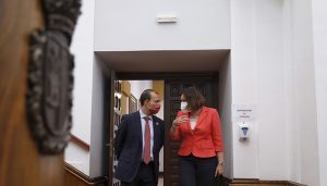 El Parlamento autonómico anima a los gobiernos central y autonómico a mantener su apoyo a pymes y autónomos ante la crisis por la Covid-19