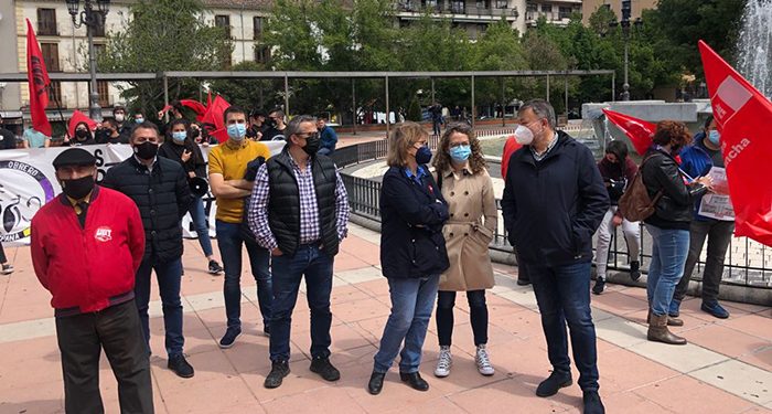 El PSOE de Cuenca apoya un año más a los sindicatos conquenses en sus reivindicaciones laborales con motivo del 1 de mayo 1 El PSOE de Cuenca apoya un año más a los sindicatos conquenses en sus reivindicaciones laborales con motivo del 1 de mayo