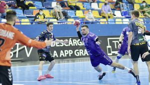 El Quabit arañó al León y empieza su sprint final con victoria