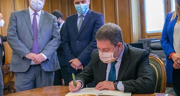 Page se felicita por el consenso alcanzado por todas las instituciones para que en Cuenca “se estén moviendo muchas cosas” 1 Page se felicita por el consenso alcanzado por todas las instituciones para que en Cuenca “se estén moviendo muchas cosas”