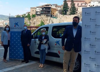 La AECC de Cuenca dispondrá de vehículo para sus proyectos solidarios gracias a la colaboración de Fundación “la Caixa” y Garaje Las Flores S.A.