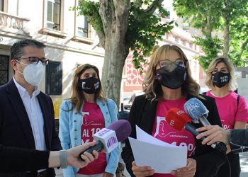 La Asociación de Peluquerías y Centros de Estética de Guadalajara se vuelve a concentrar para reclamar la recuperación del IVA reducido para el sector 9 La Asociación de Peluquerías y Centros de Estética de Guadalajara se vuelve a concentrar para reclamar la recuperación del IVA reducido para el sector