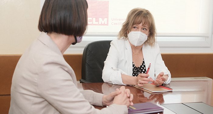 La Delegación del Gobierno de España en Castilla-La Mancha y la UCLM sientan las bases para sensibilizar en Igualdad