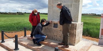 La Diputación de Cuenca colabora con el Ayuntamiento de Castillo de Garcimuñoz para restaurar la cruz de Jorge Manrique
