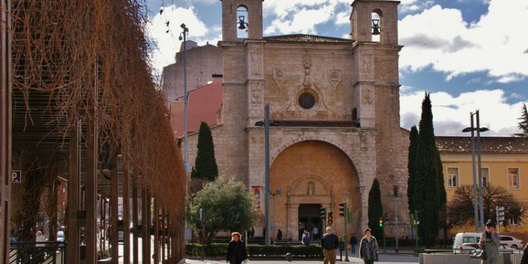 La fachada de San Ginés se iluminará de color naranja para sensibilizar en torno a la epilepsia y apoyar a las personas que la padecen