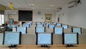 La Guardia Civil de Guadalajara sorprende a una persona utilizando medios tecnológicos para superar el examen de conducir