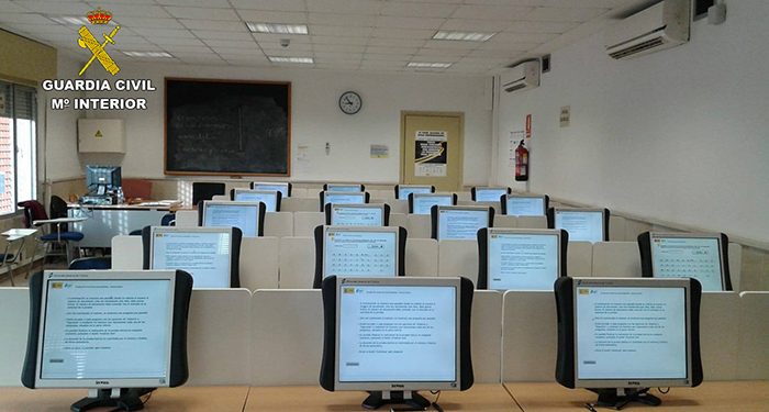 La Guardia Civil de Guadalajara sorprende a una persona utilizando medios tecnológicos para superar el examen de conducir