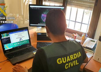 La Guardia Civil investiga ocho personas en Tarancón como supuestos autores de un delito de estafa bancaria La Guardia Civil investiga ocho personas en Tarancón como supuestos autores de un delito de estafa bancaria