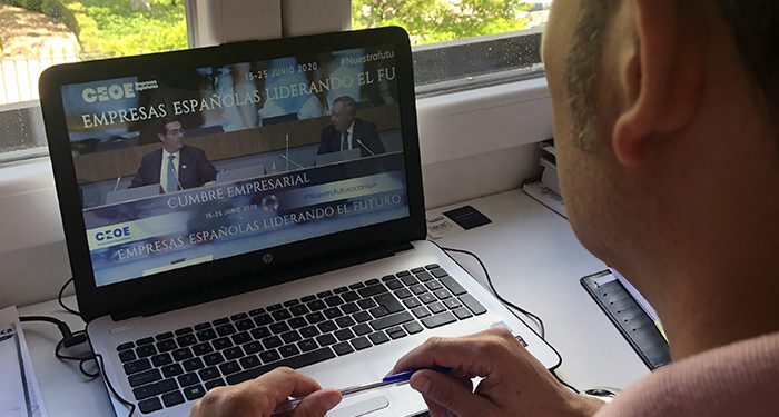 La patronal conquense señala a sus empresas la concesión de subvenciones para fomentar el trabajo a distanca